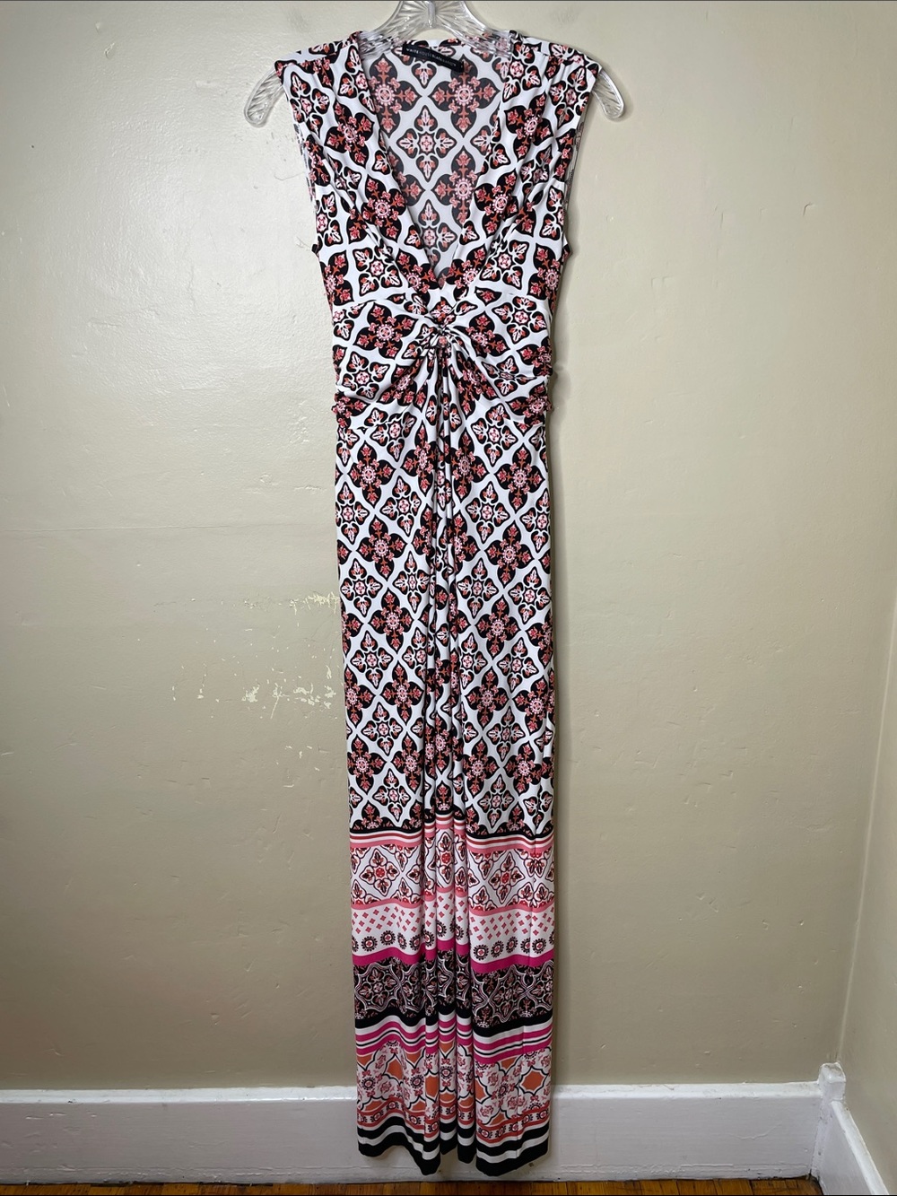 WHITE HOUSE BLACK MARKET Pink
& Black Geometric V-Neck Twist Front Maxi Dress 6